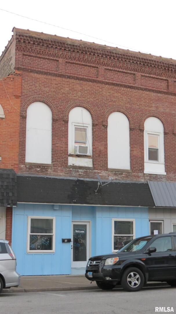 12 N Division St., Duquoin, IL 62832