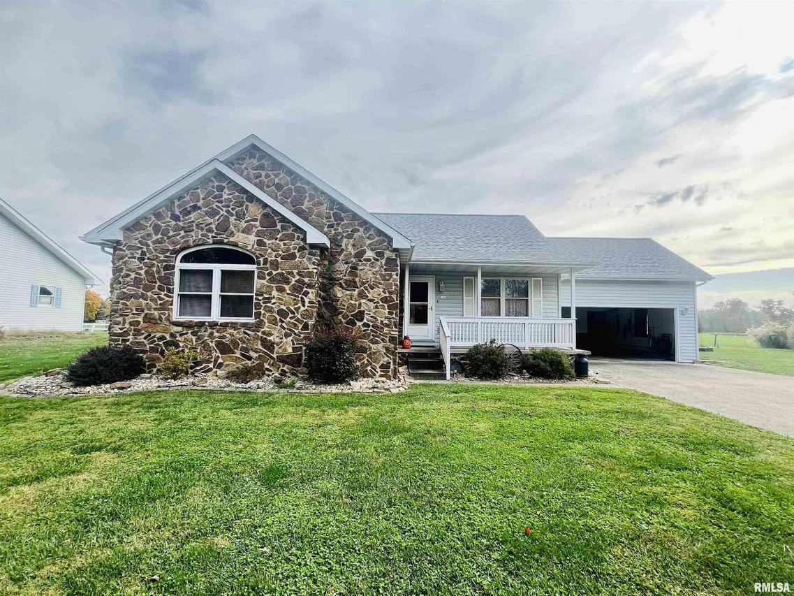 136 Country Club Estates Dr., Salem, IL 62881