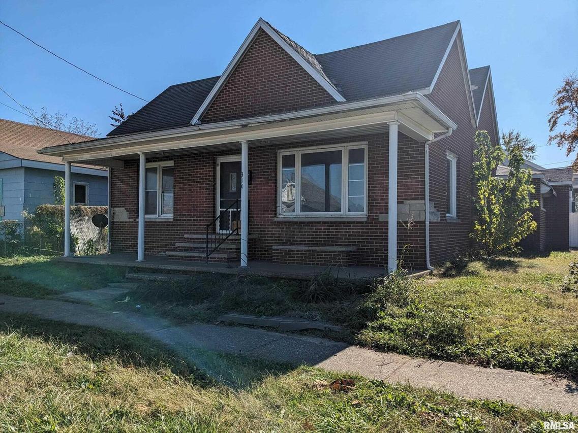 310 W Oak St., West Frankfort, IL 62896