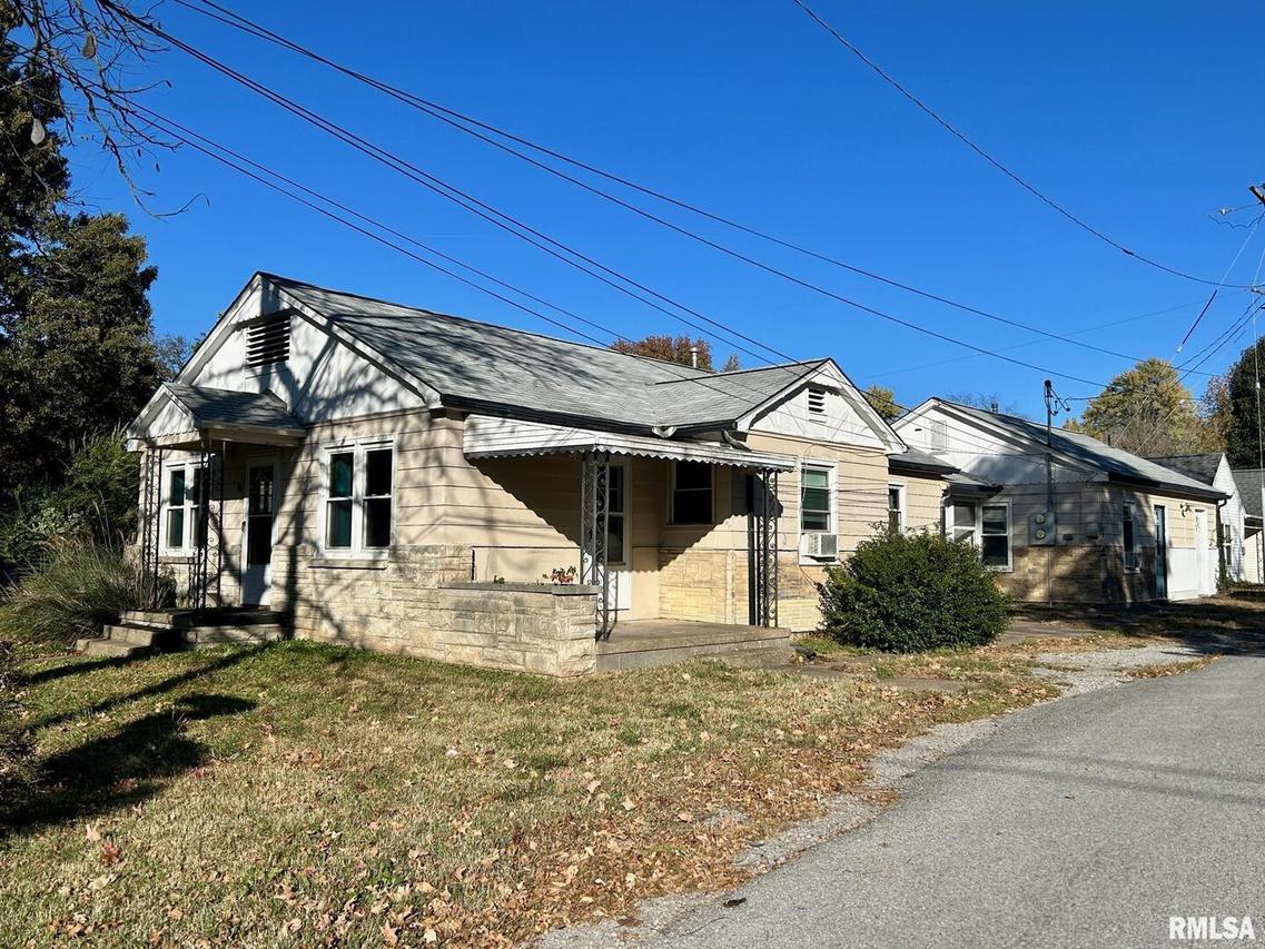 901 N Oakland Ave., Carbondale, IL 62901