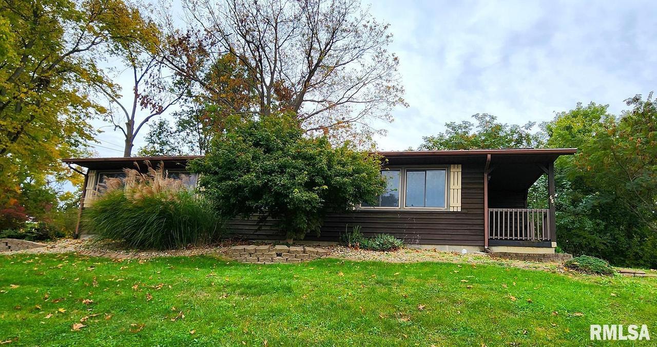 684 E St Louis St., Nashville, IL 62263