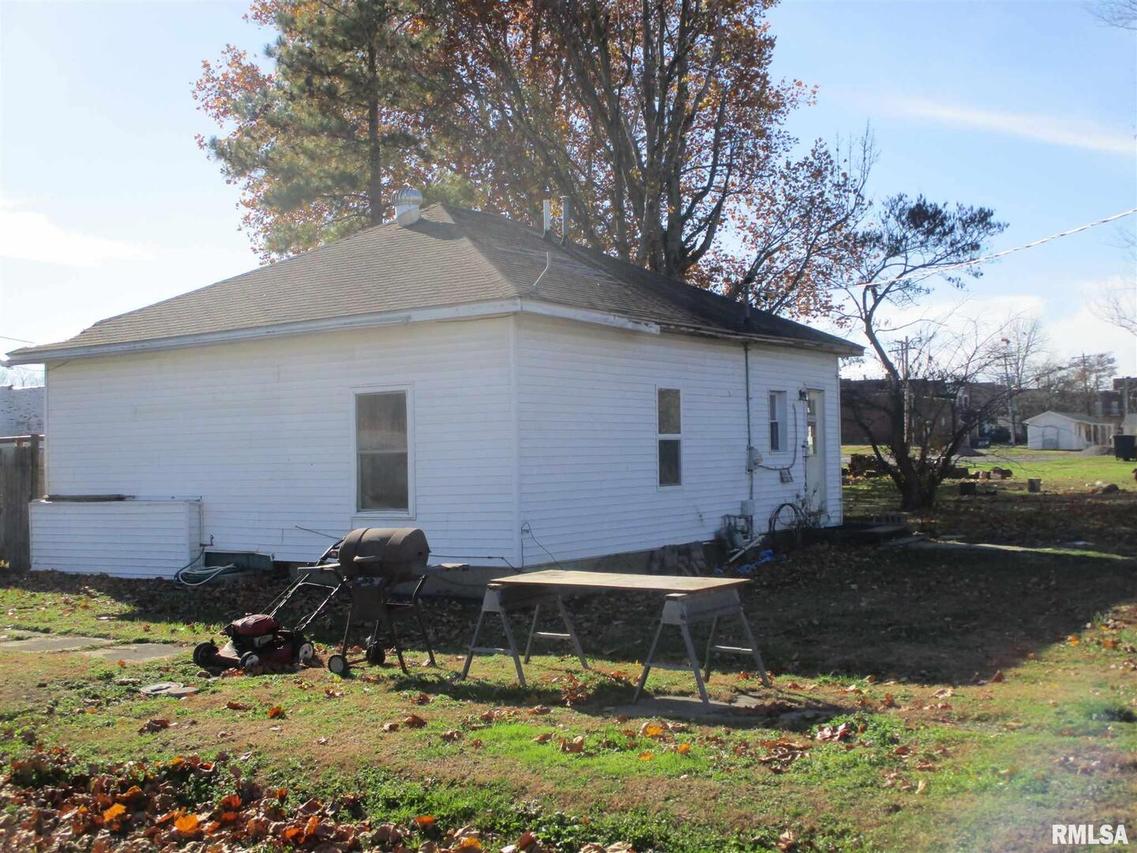 105 N Cockrum St., Sesser, IL 62884