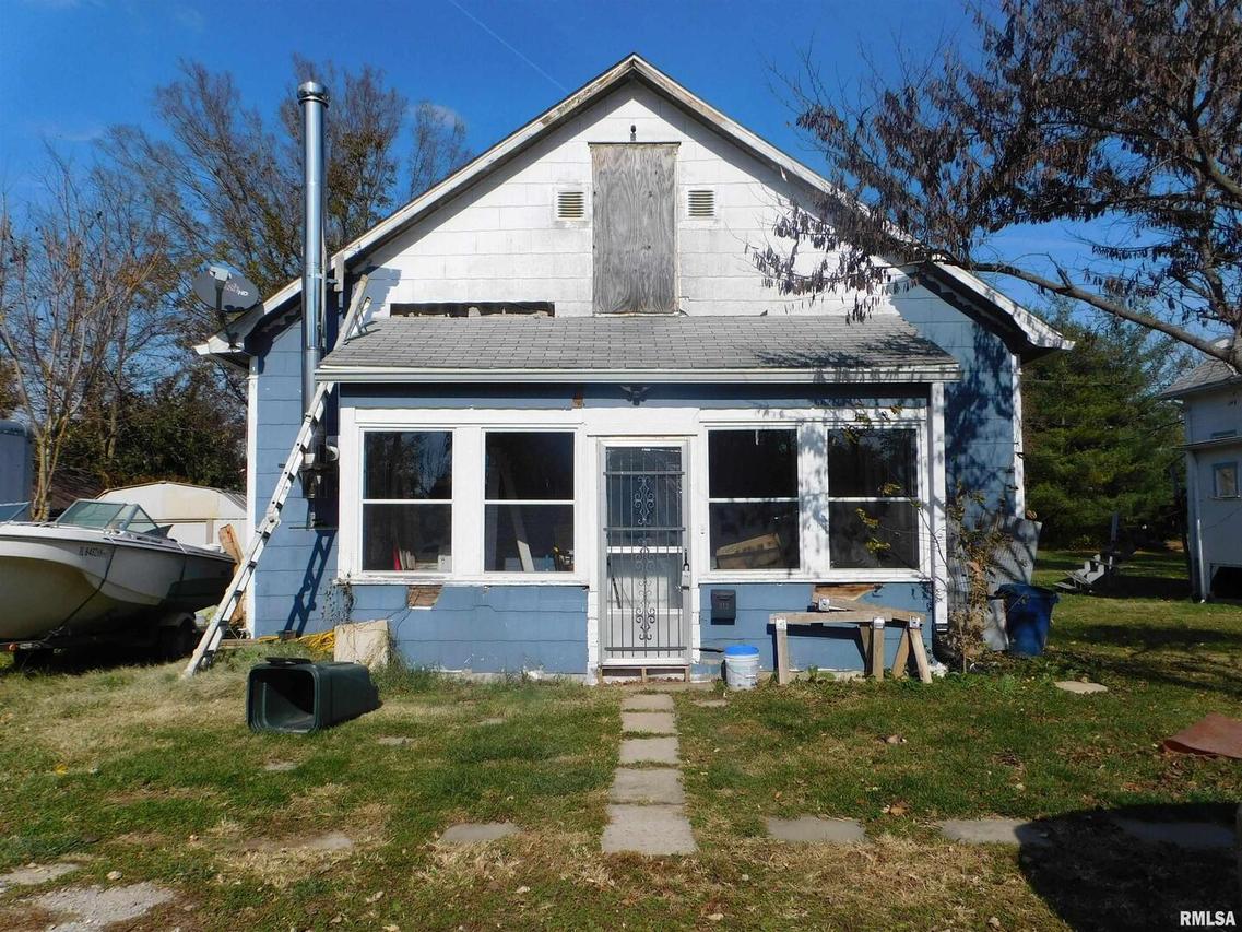 312 E Locust St., Salem, IL 62881