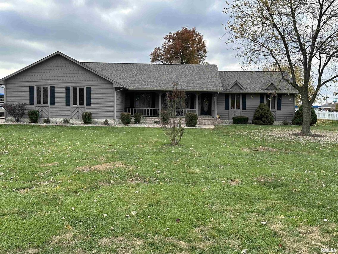 963 S Lake Dr., Duquoin, IL 62832