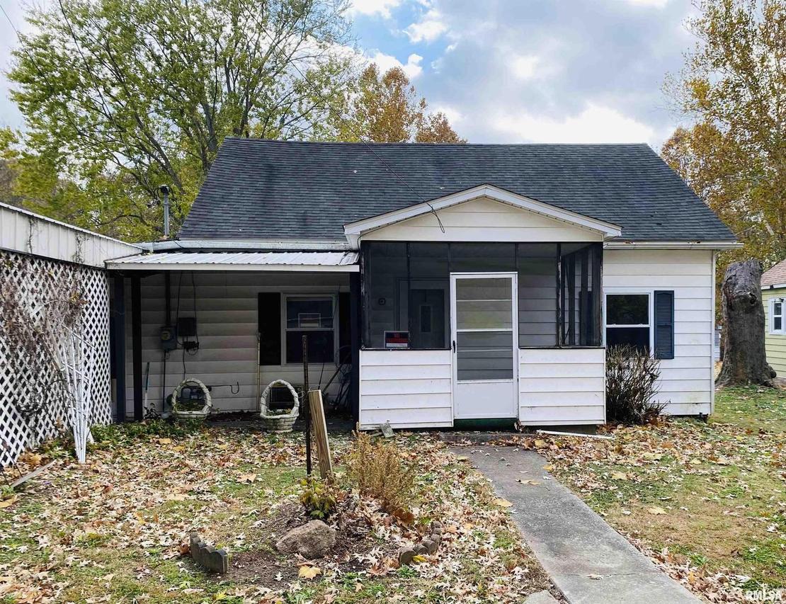 201 Pine St., Desoto, IL 62924