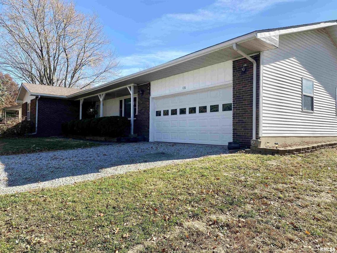 136 Greenview Rd., Centralia, IL 62801