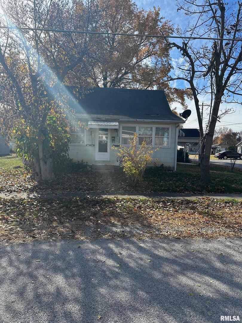 612 Taffee St., Pinckneyville, IL 62274