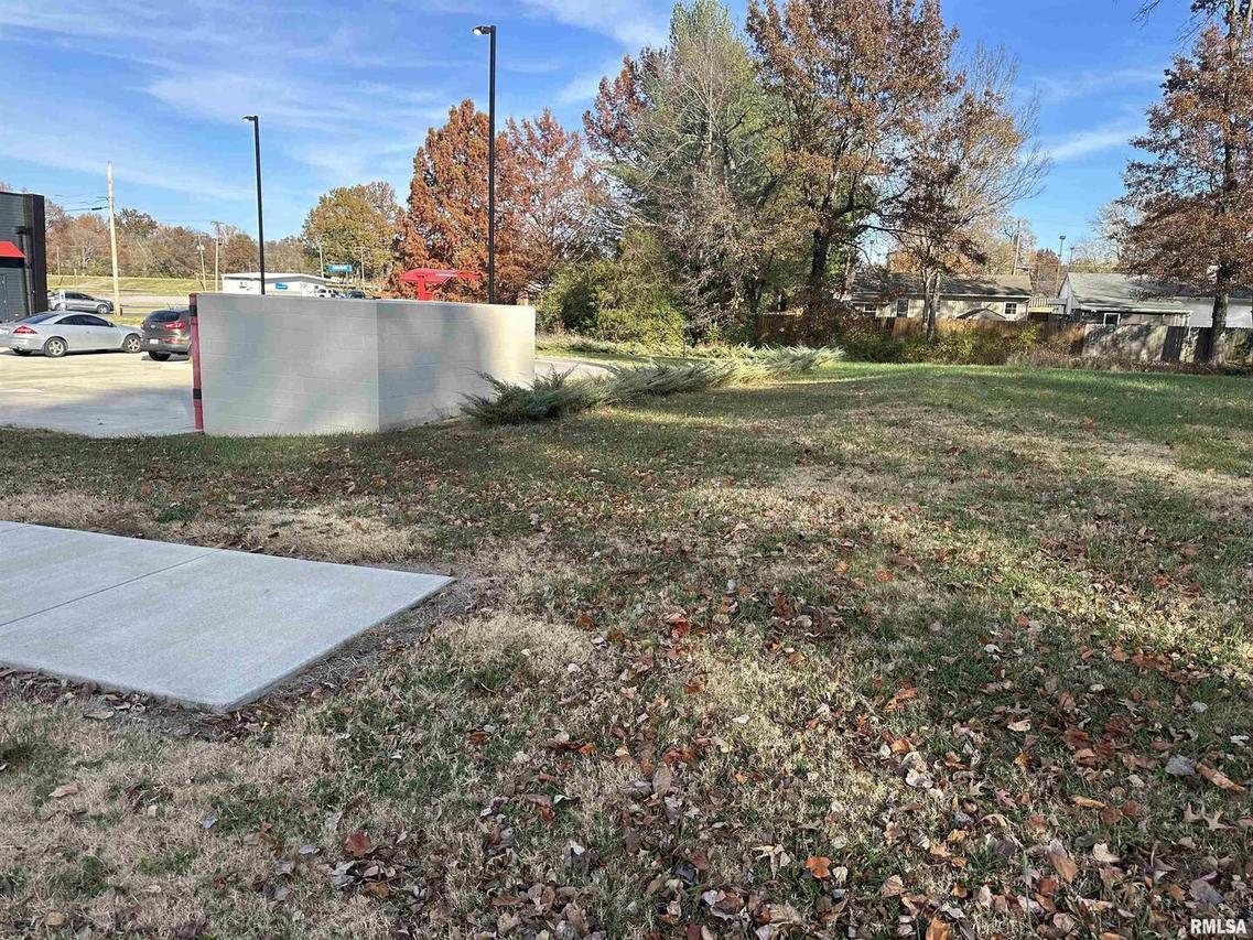 000 Orchard Dr., Carbondale, IL 62901