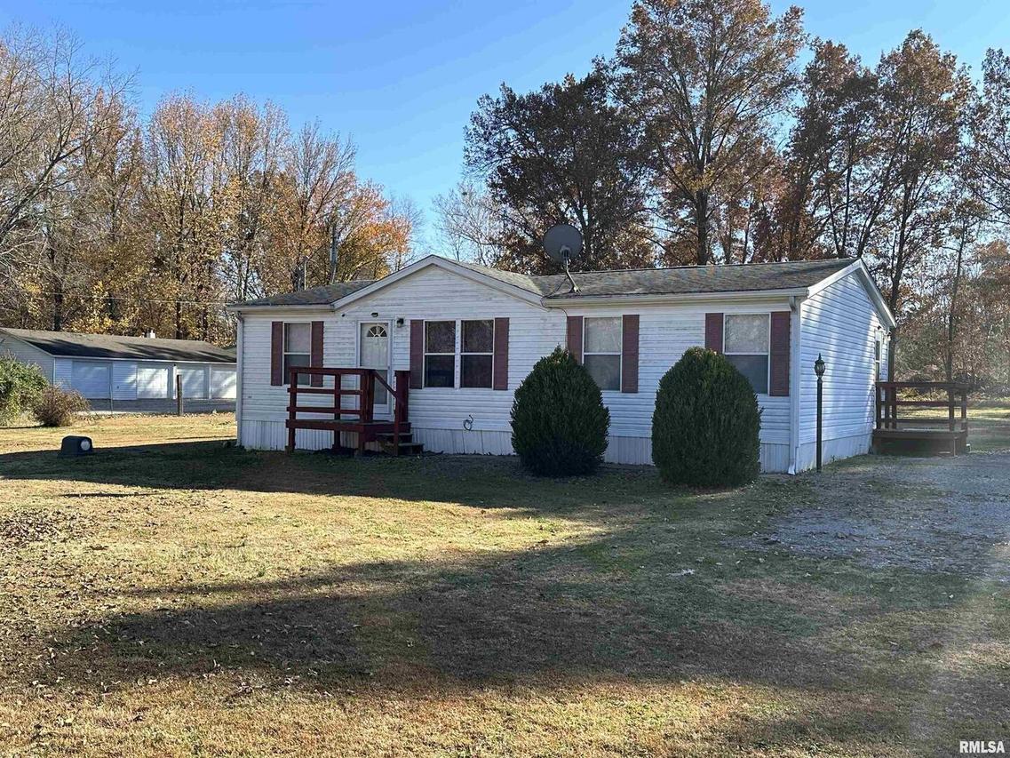 12373 New Virginia Rd., Johnston City, IL 62951