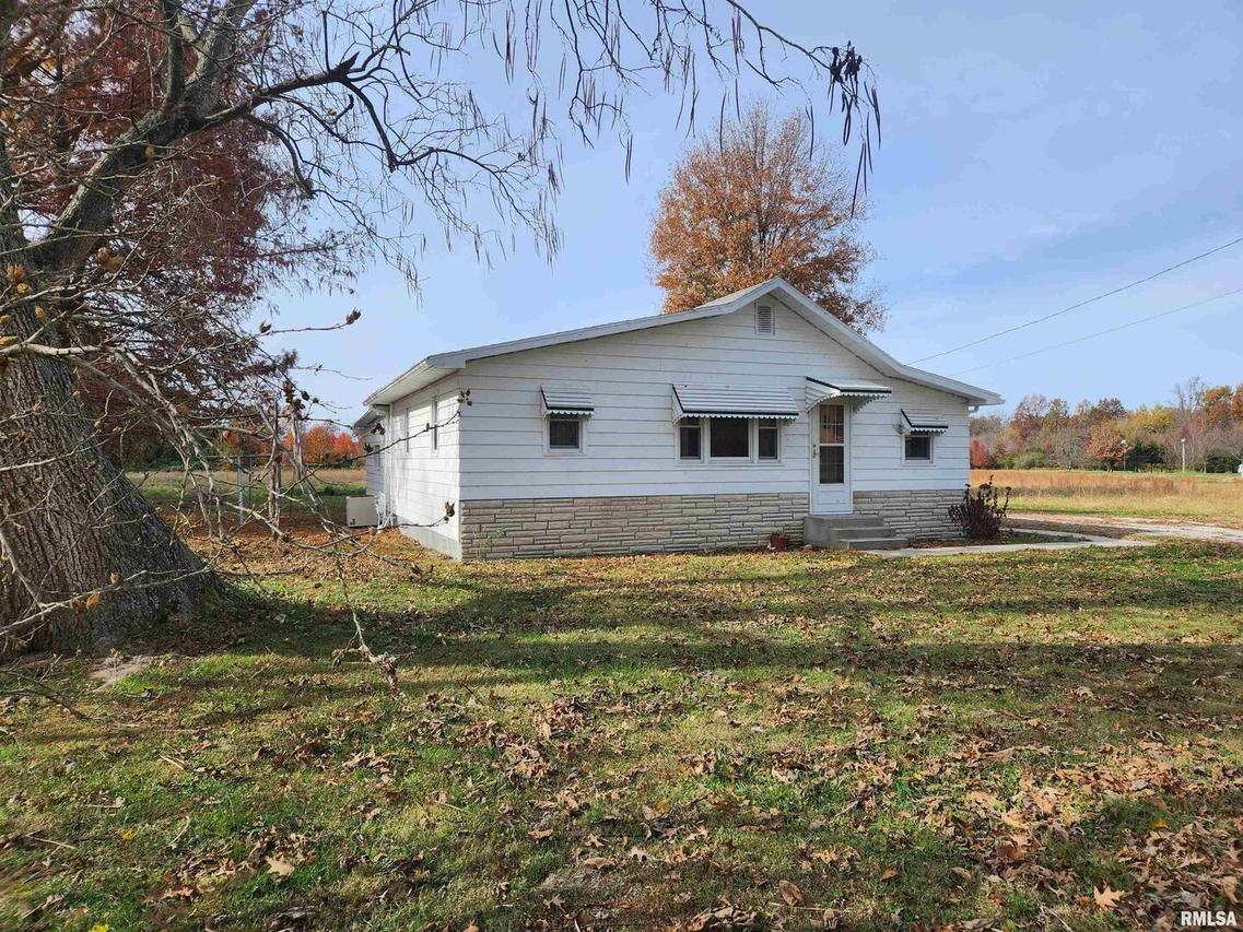 1305 Old Duquoin Rd., Duquoin, IL 62832