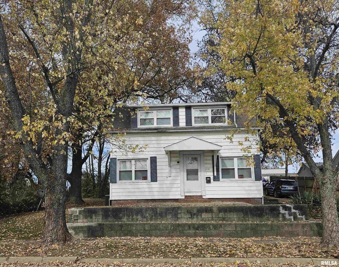 310 E South St., Harrisburg, IL 62946