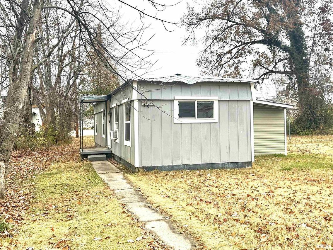 1308 E 3rd St., Centralia, IL 62801
