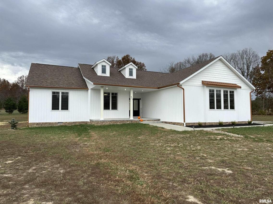 825 Forever Ln., Carbondale, IL 62901