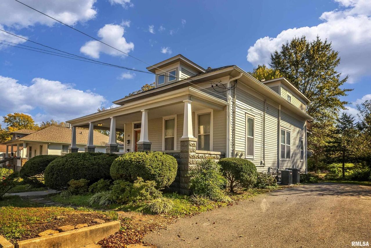 807 W Walnut St., Carbondale, IL 62901