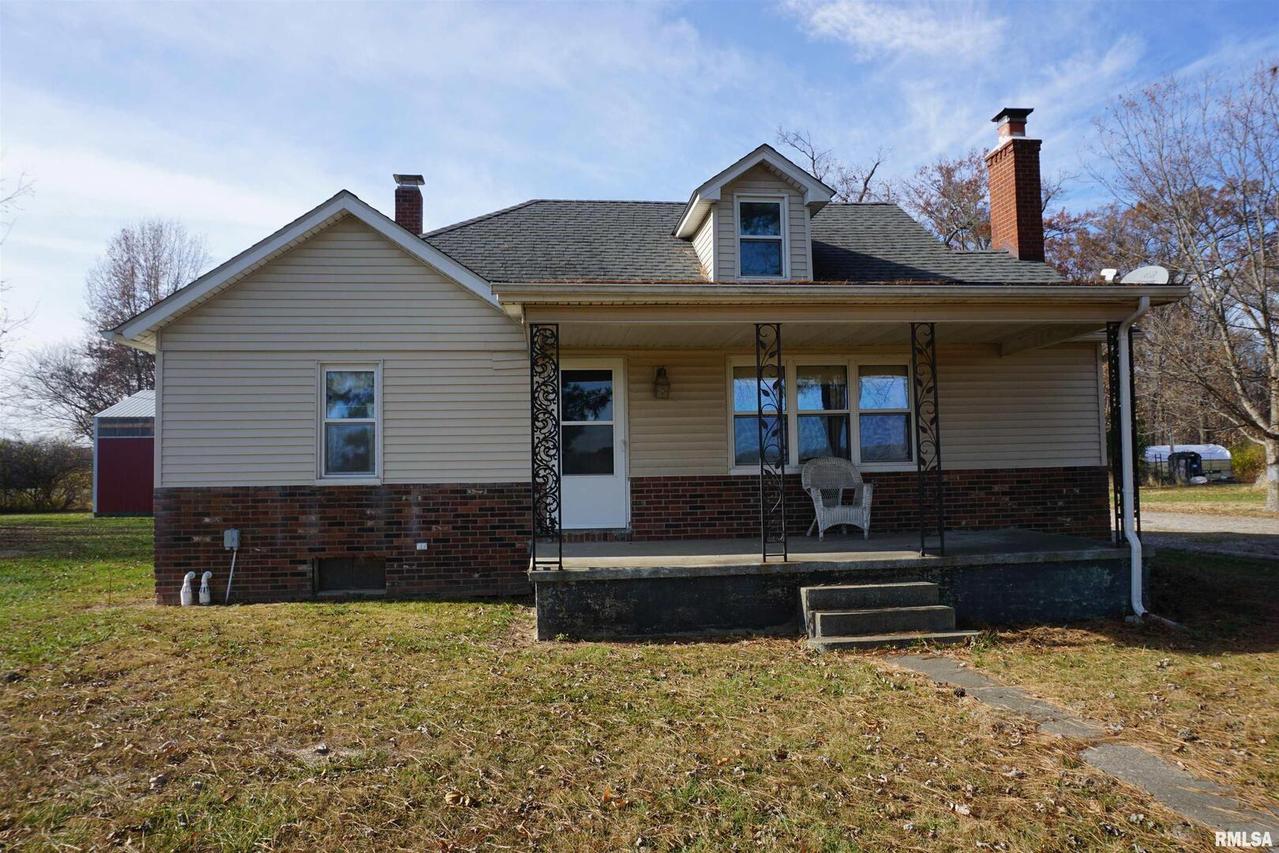 2803 S Broadway St., Salem, IL 62881