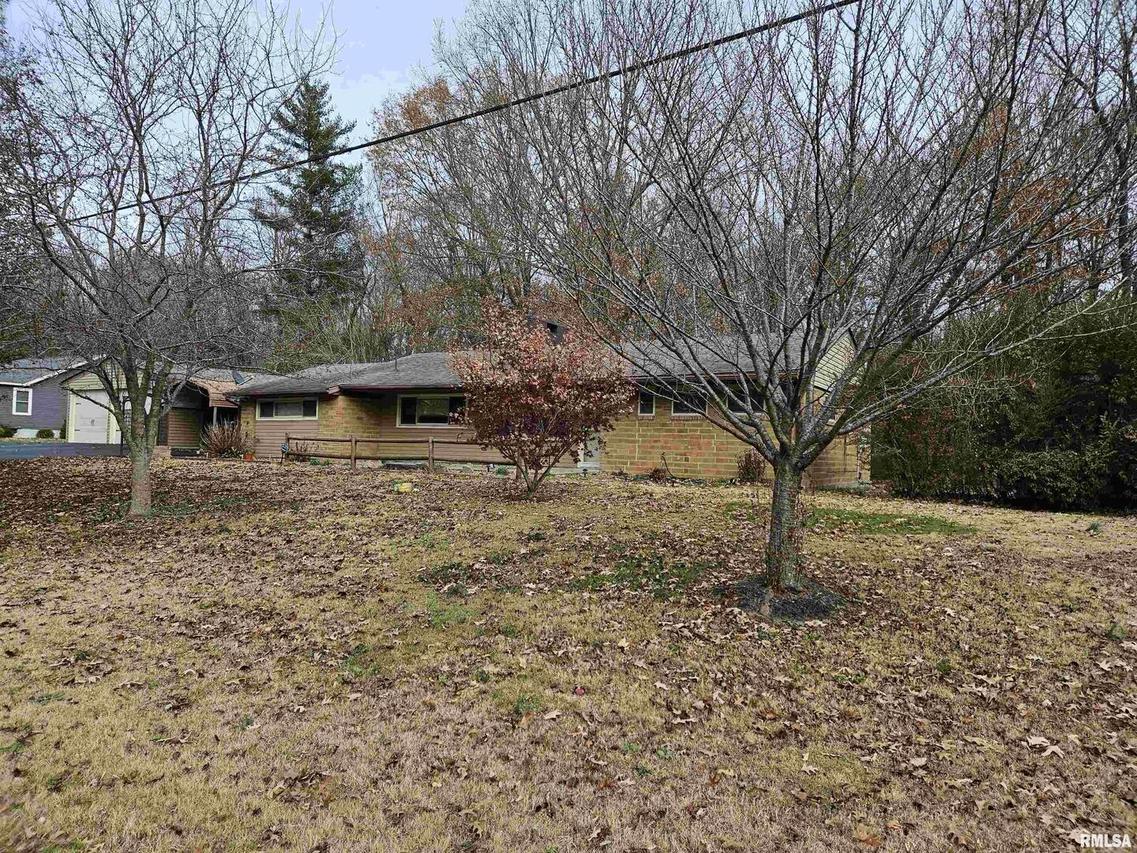 814 N 6th St., Vienna, IL 62995