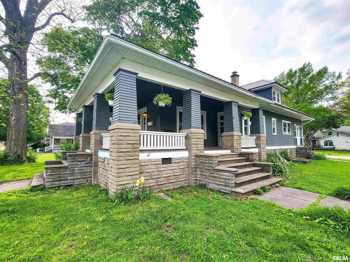133 E 4th St., Flora, IL 62839