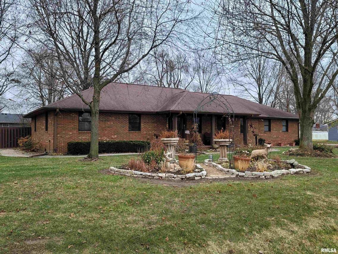 2624 S Broadway Ave., Salem, IL 62881