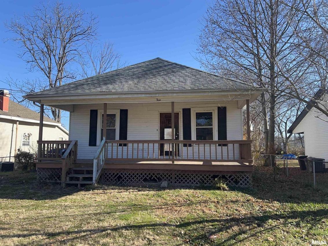 1303 N Van Buren St., Marion, IL 62959