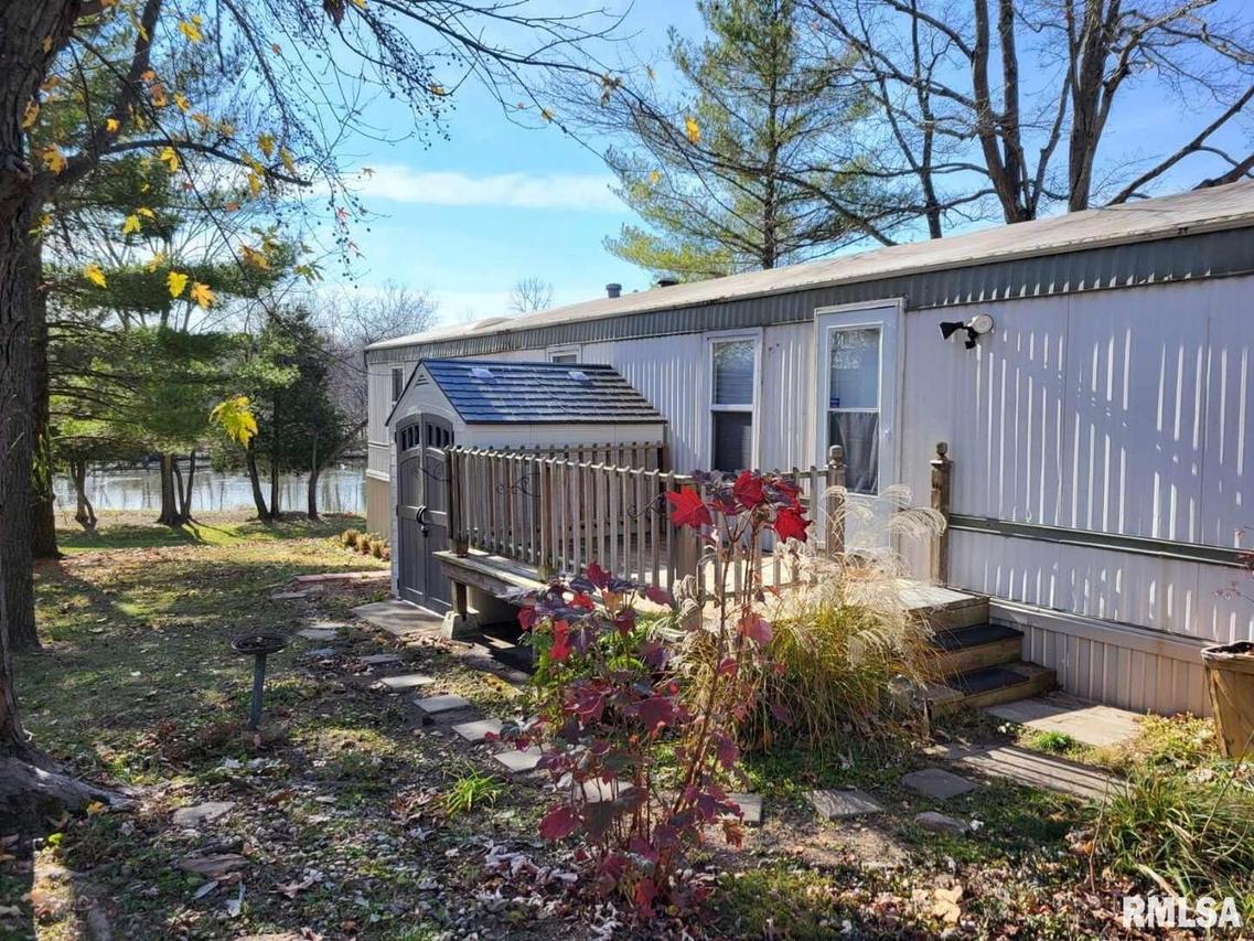 72 Oak Valley Dr., Carbondale, IL 62901