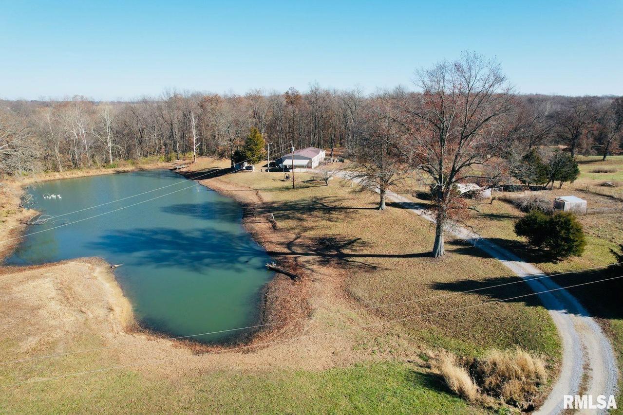 5339 E Dix Irvington Rd., Walnut Hill, IL 62893