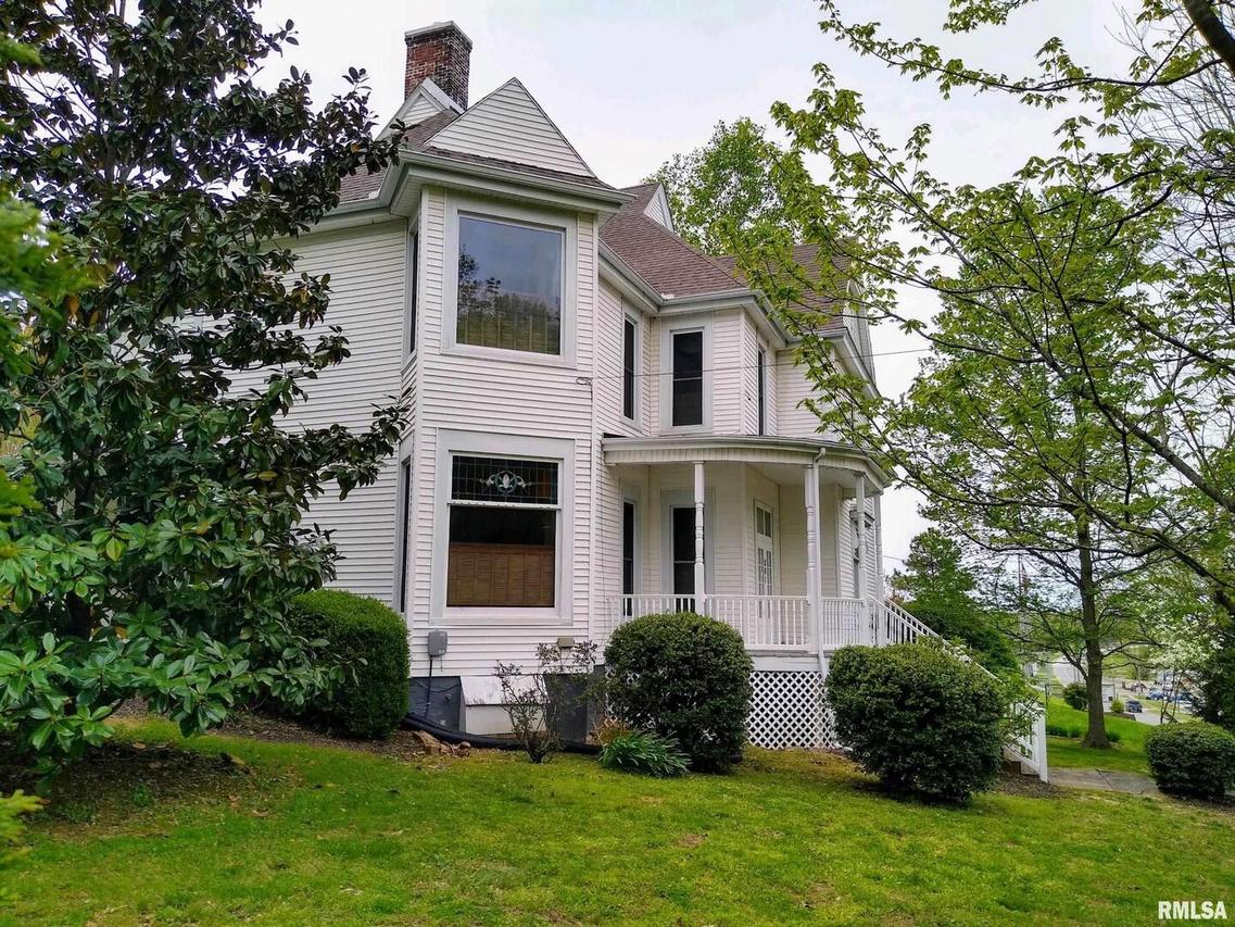 801 W Vine St., Vienna, IL 62995