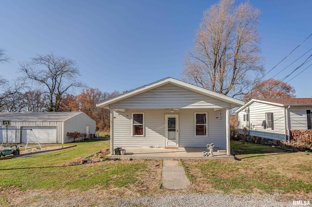 1125 S Vine St., Tilden, IL 62292