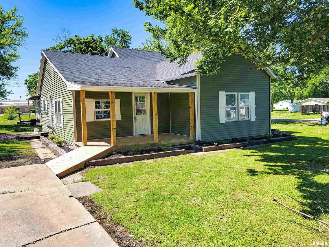 229 W 2nd St., Xenia, IL 62899