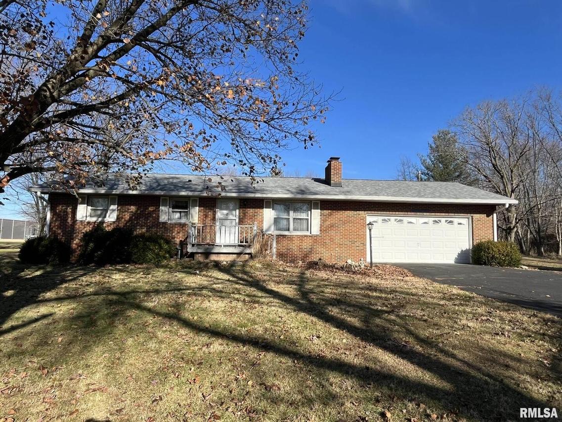 2020 W Main St., Salem, IL 62881