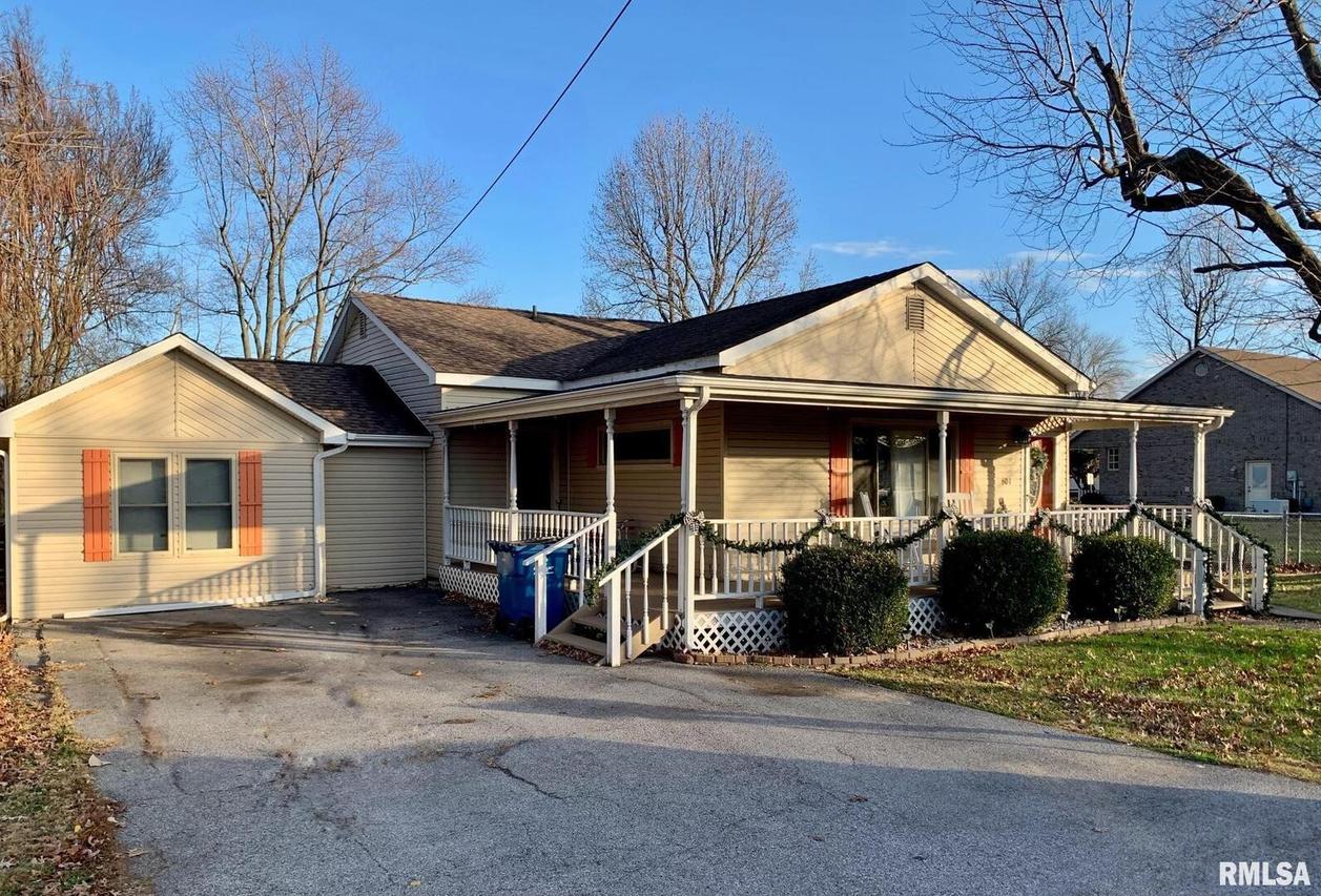 604 N Broadway St., Sesser, IL 62884