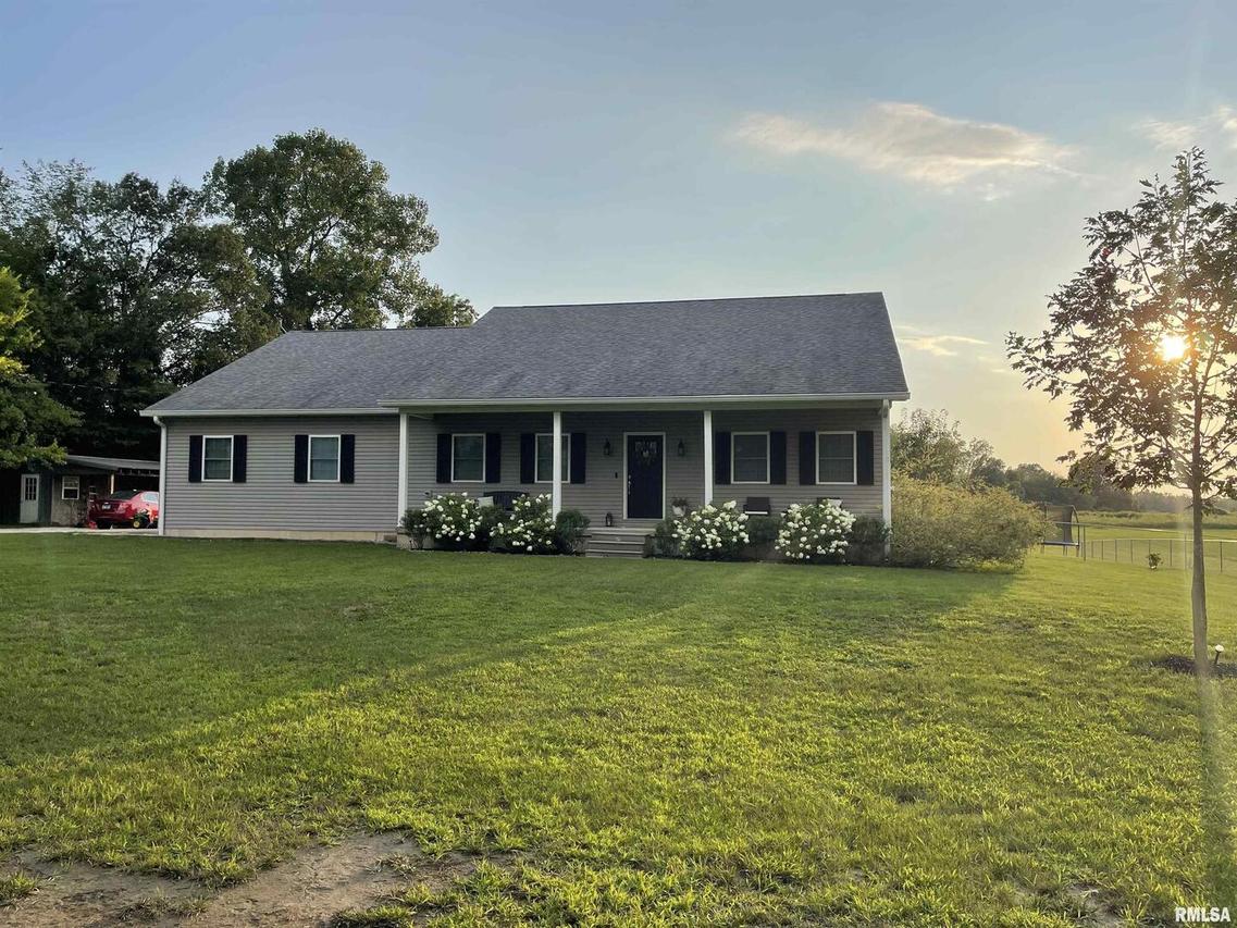 13657 Christmas Tree Rd., Johnston City, IL 62951