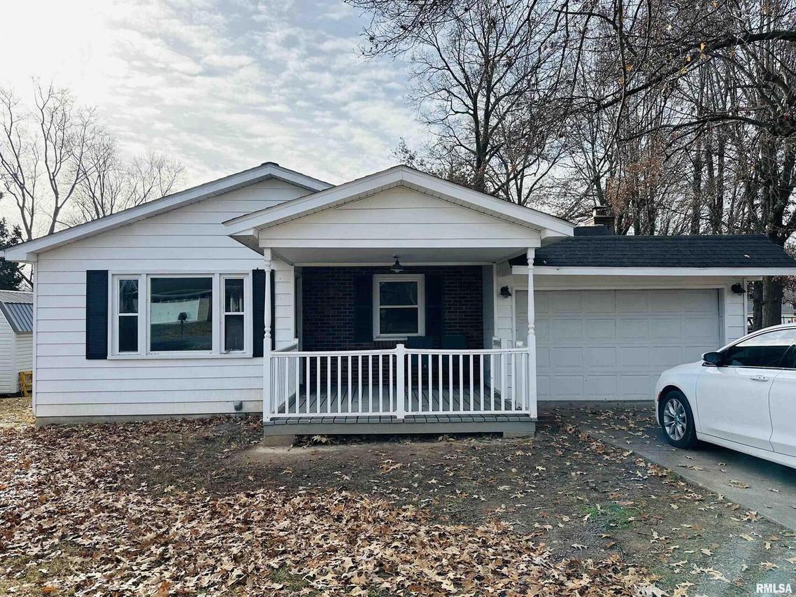 825 W College St., Harrisburg, IL 62946