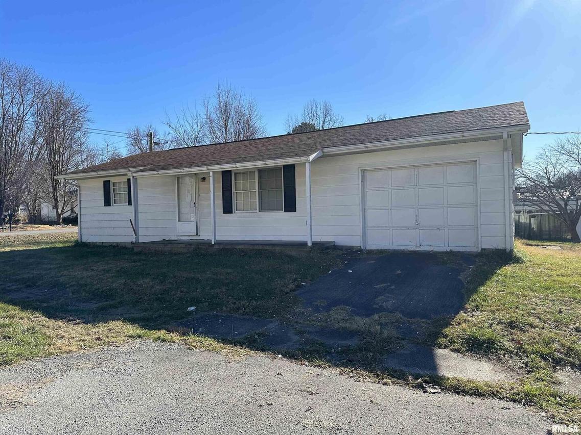 1610 Benton Ave., Johnston City, IL 62951