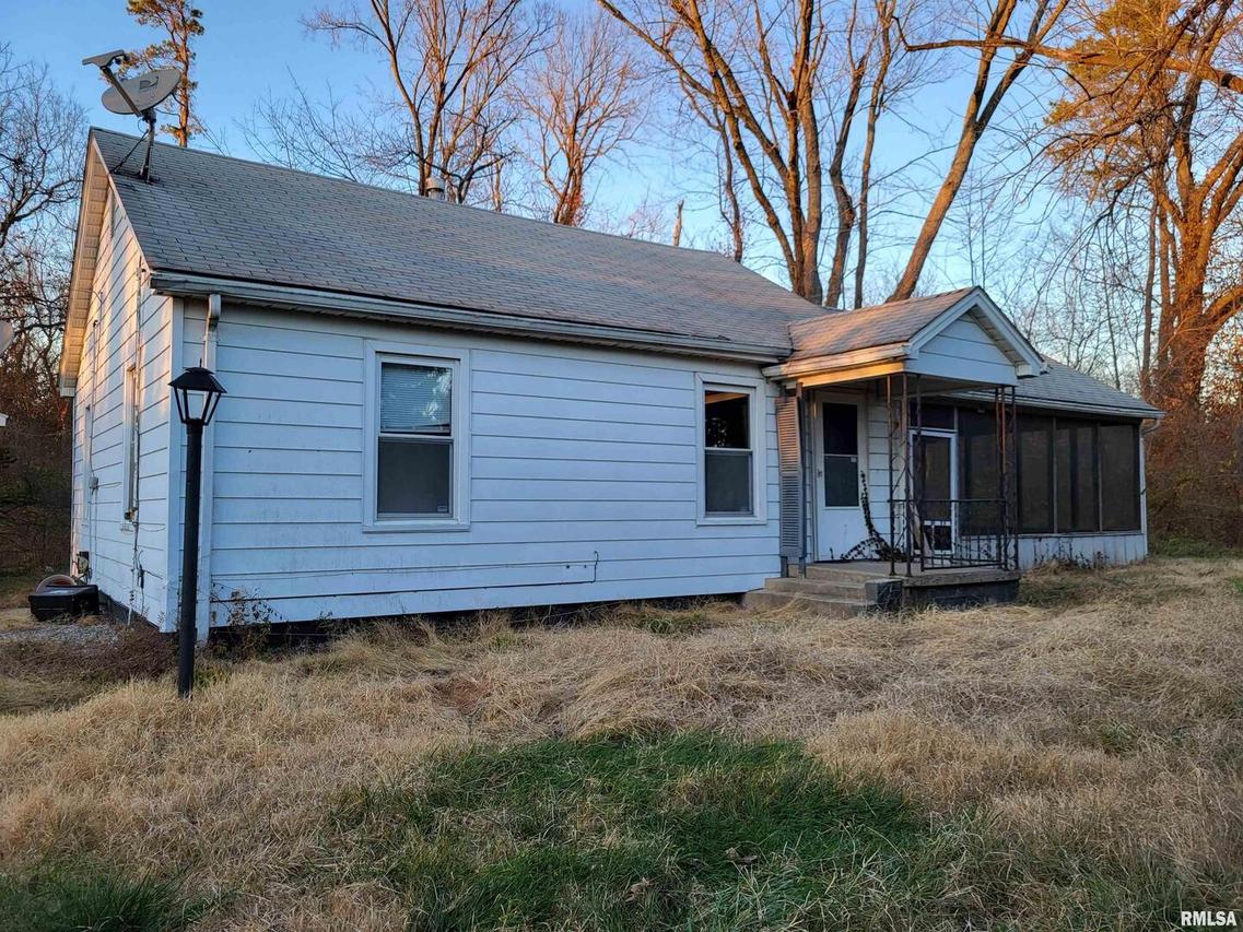 304 Playport Rd., Carbondale, IL 62901