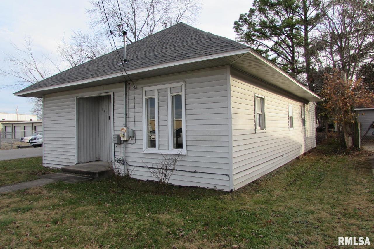 301 W Willow St., Carbondale, IL 62901