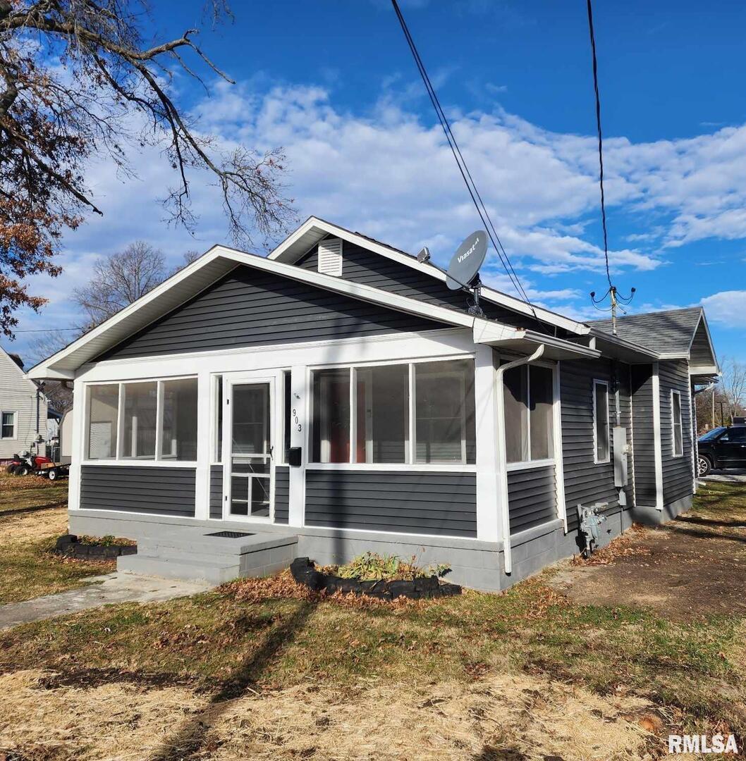 903 E Webster St., Benton, IL 62812