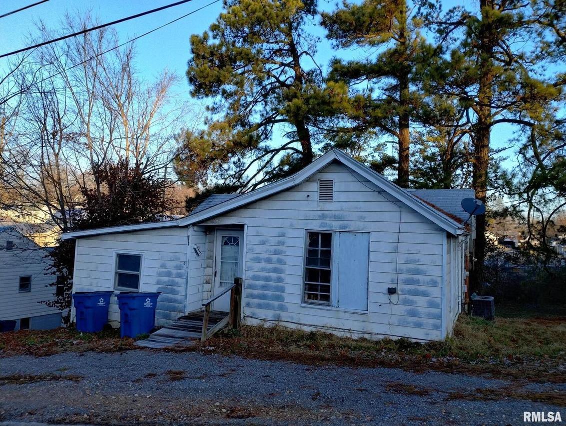 402 E Chestnut St., Anna, IL 62906