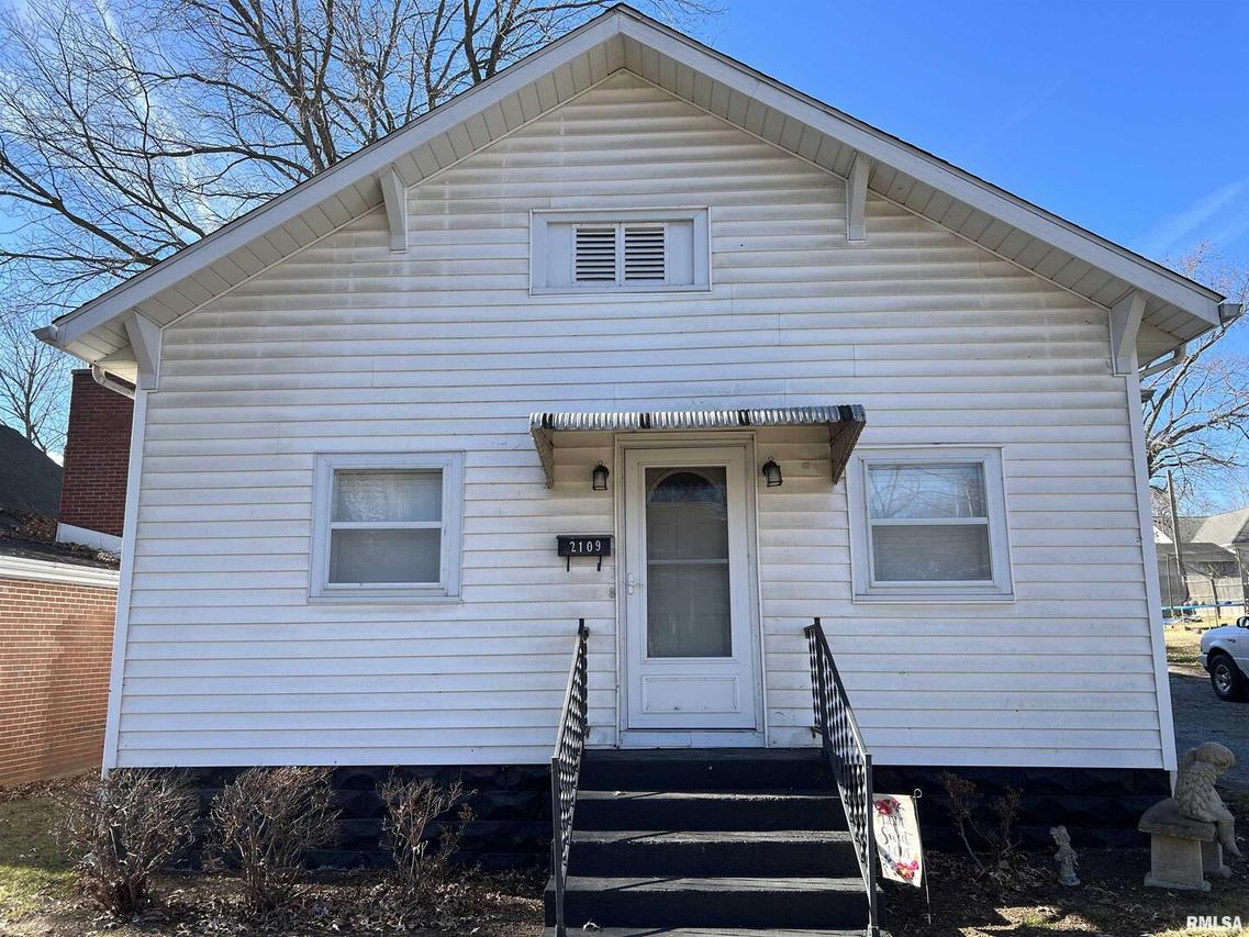 2109 Saline Ave., Eldorado, IL 62930