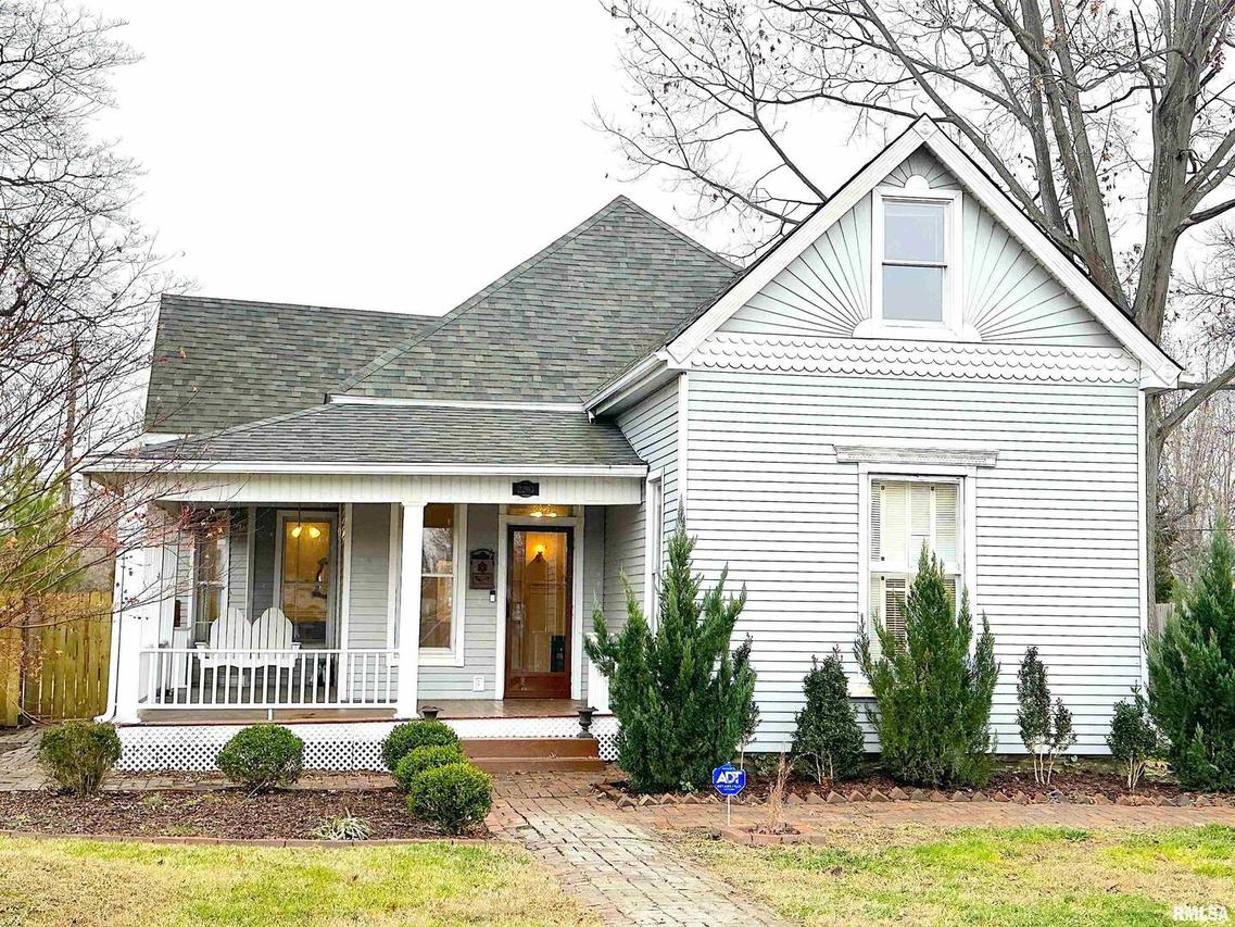 2203 Division St., Murphysboro, IL 62966