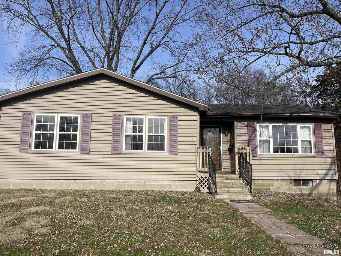 715 Locust St., Benton, IL 62812