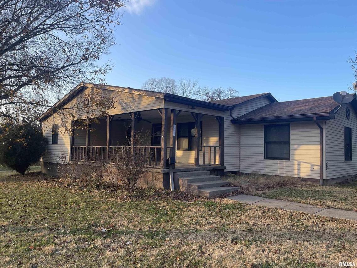 1500 Benton Ave., Johnston City, IL 62951