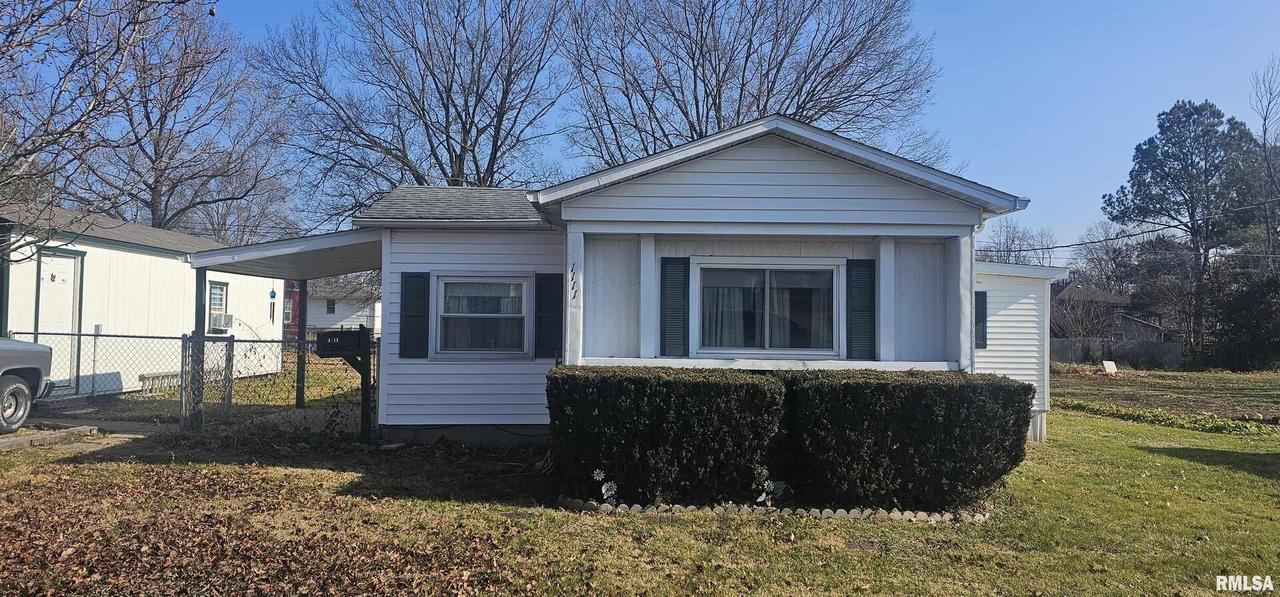1111 Burgess Ave., Johnston City, IL 62951