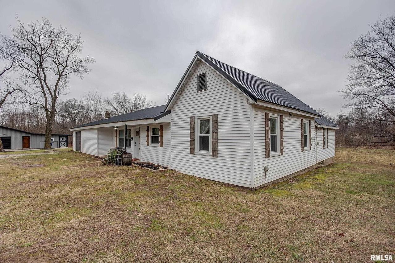 4962 Quail Run Rd., Salem, IL 62881