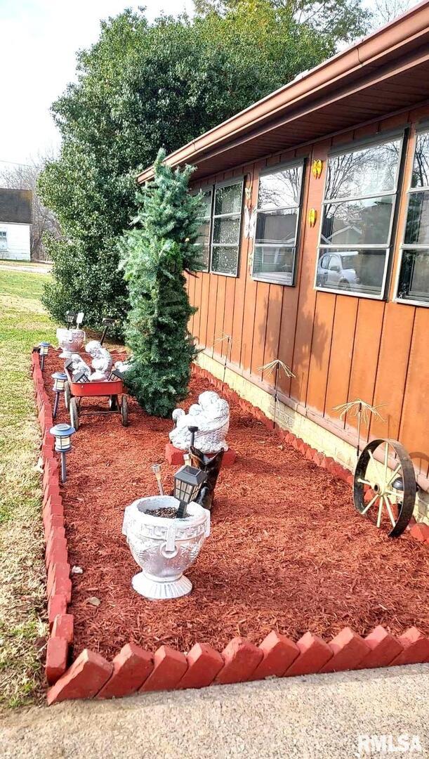 405 4th St., Rosiclare, IL 62982