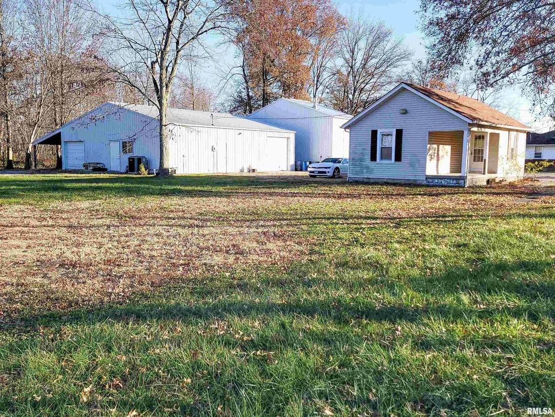 138 Camelia Rd., Flora, IL 62839