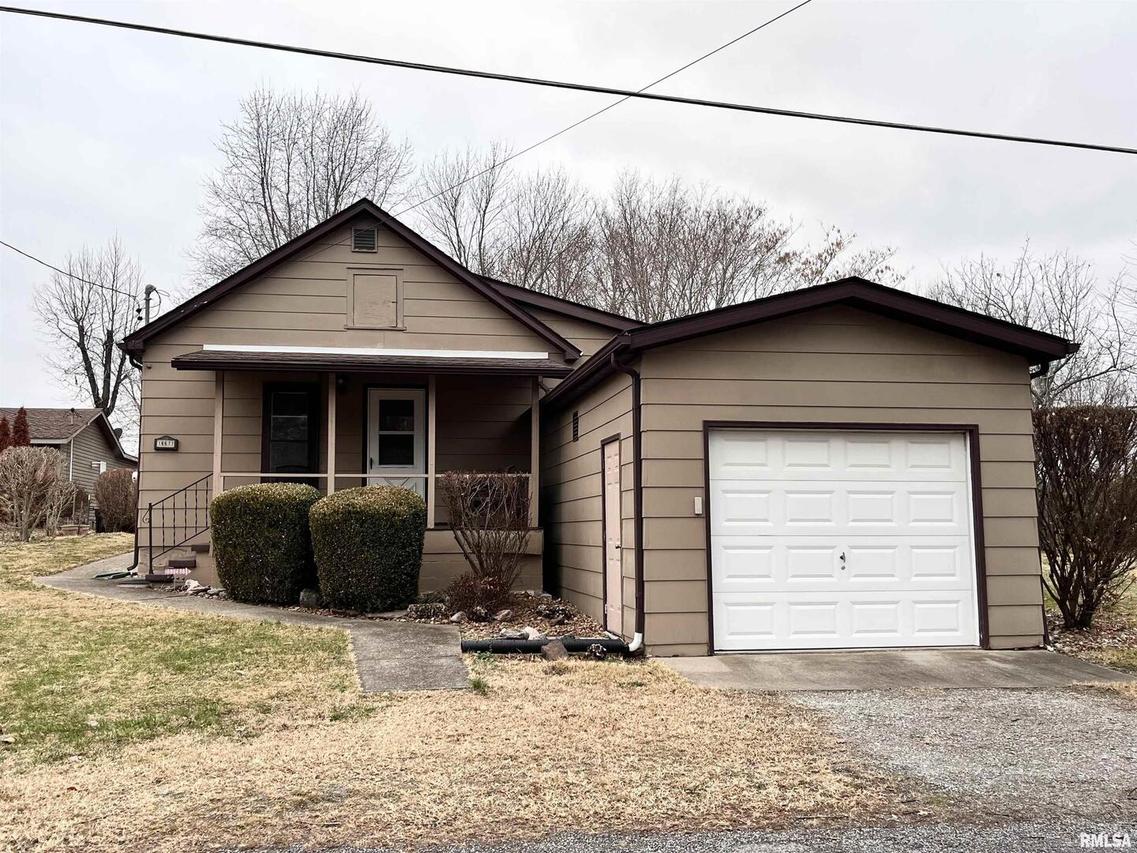 16677 Dublin St., West Frankfort, IL 62896