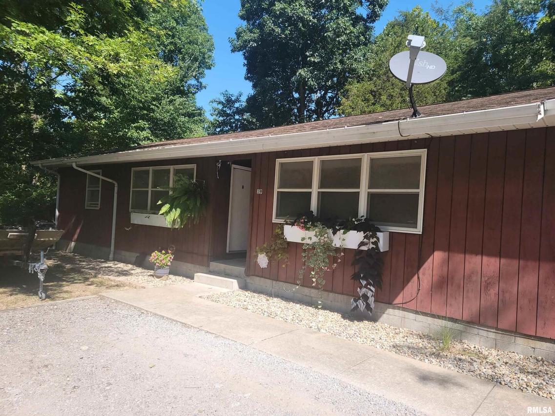 19 Jaros Ln. #A & B, Makanda, IL 62958