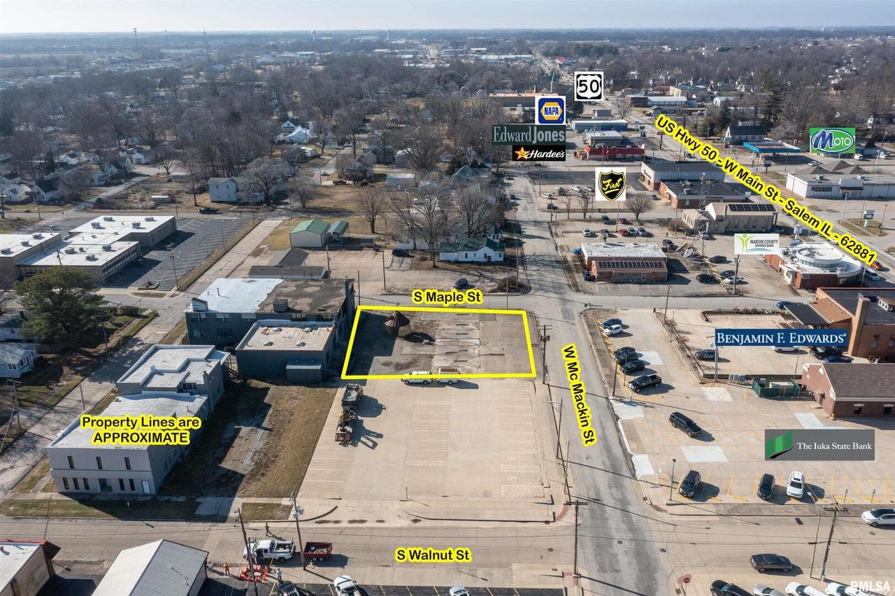 203 W Mcmackin St., Salem, IL 62881