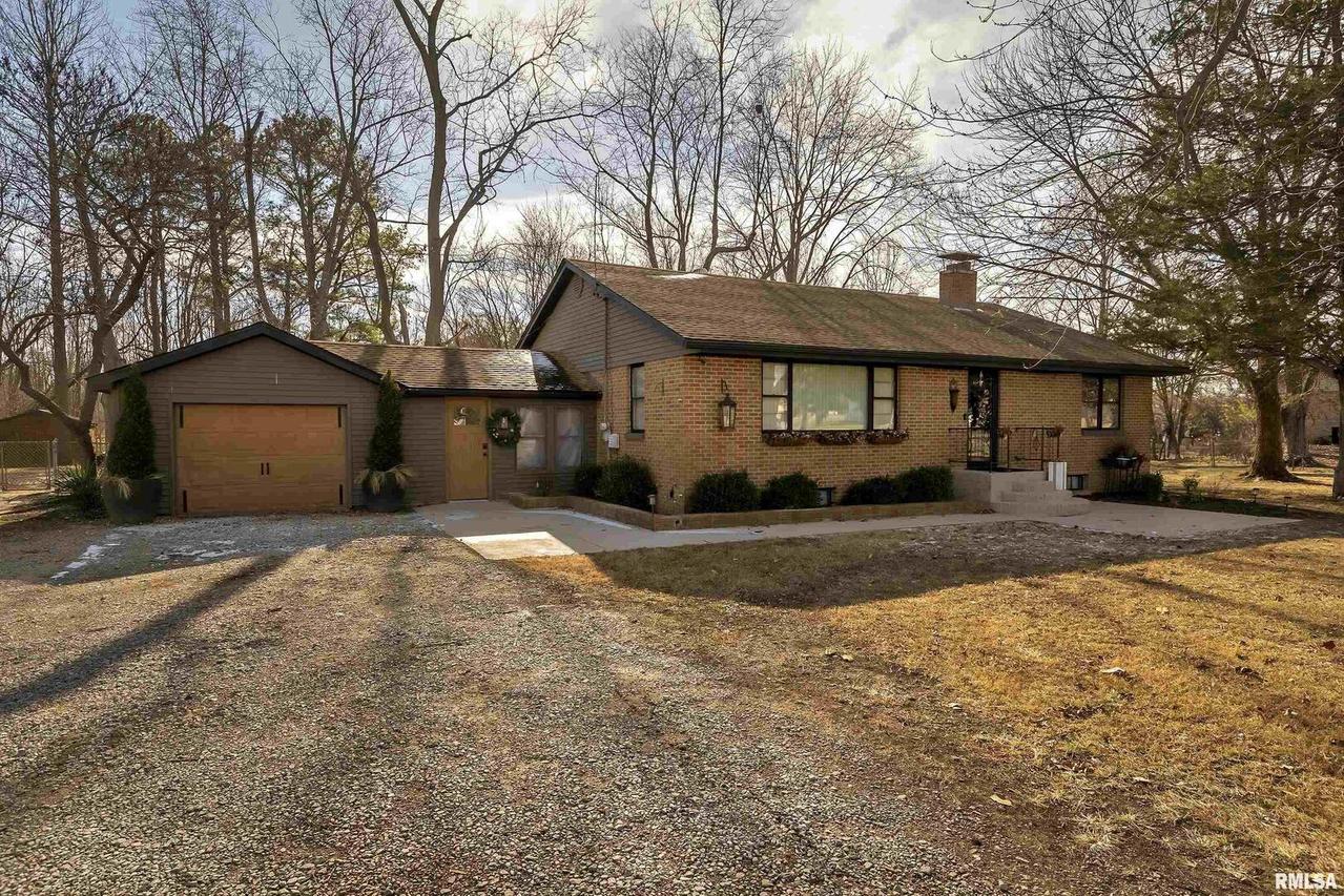 1522 W Harrison Rd., Murphysboro, IL 62966