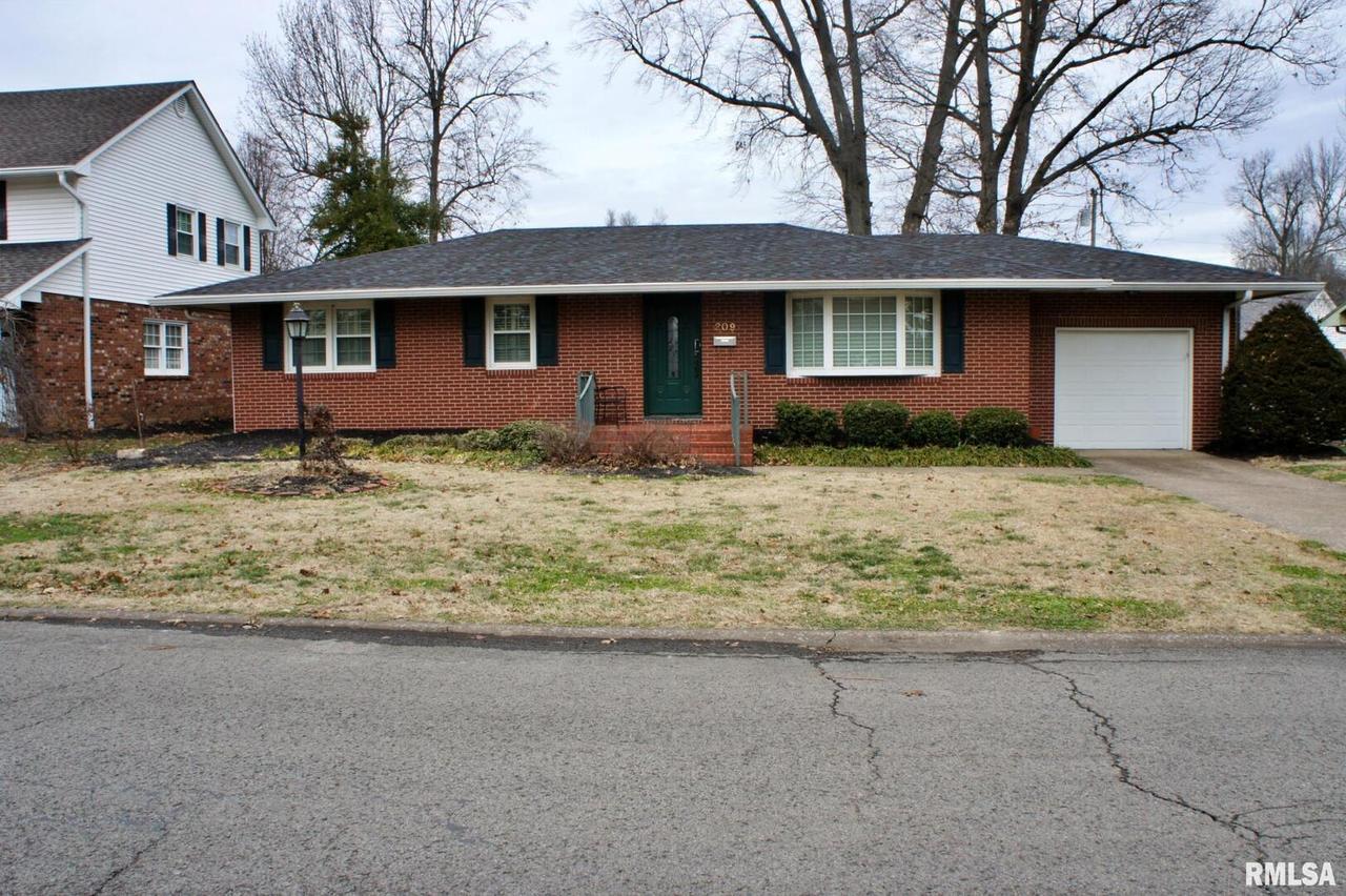 209 Baker Dr., Metropolis, IL 62960